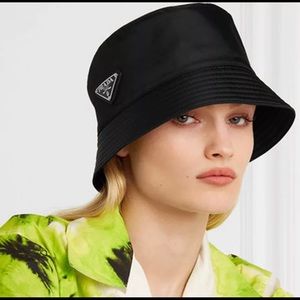 Womens black bucket hat size M